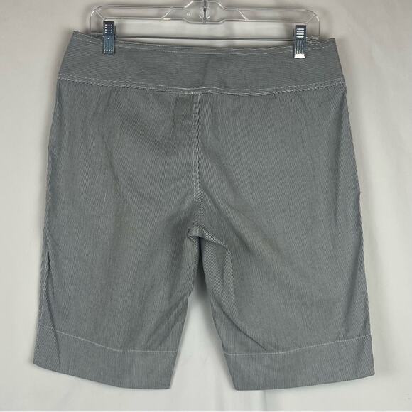 Madison Gray White Striped Nautical Coastal Bermuda Shorts NWOT Size 6 - Picture 4 of 10
